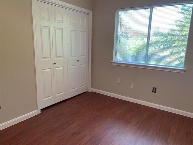 Building Photo - 2415 Poco Dr