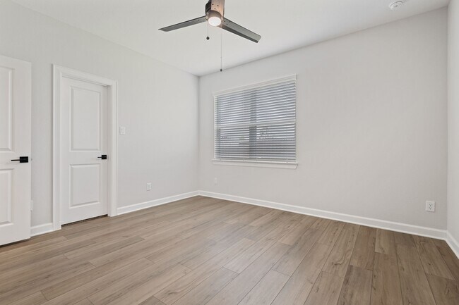 Building Photo - 1131 Campside Dr