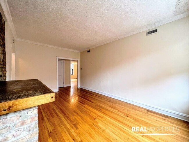 Building Photo - 1 bedroom in CHICAGO IL 60657