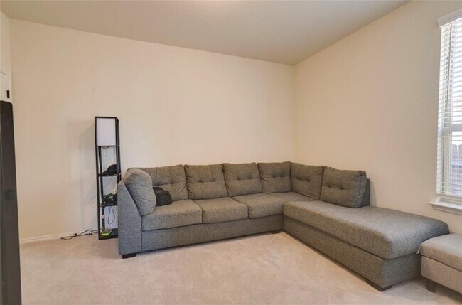 Building Photo - 401 Duroc Dr