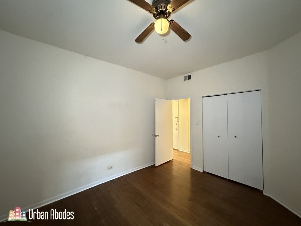 Building Photo - 3147 W Medill Ave