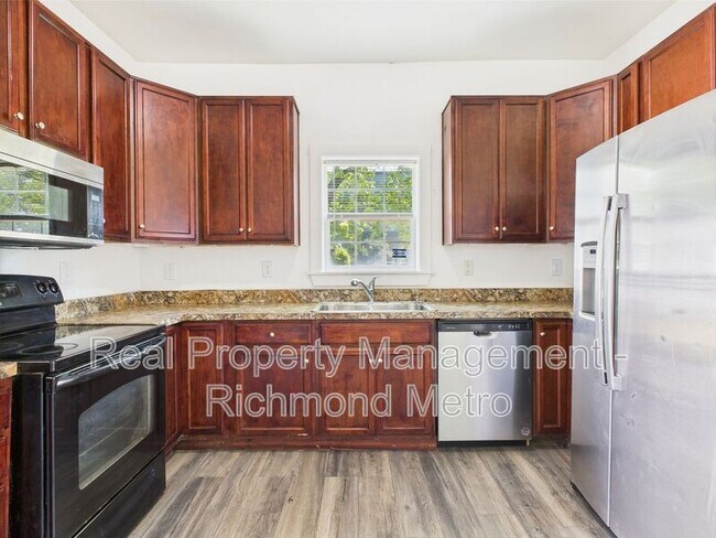 Building Photo - 1610 N 28th St