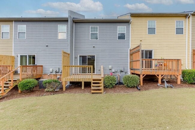 Building Photo - 805 Tulip Poplar Way