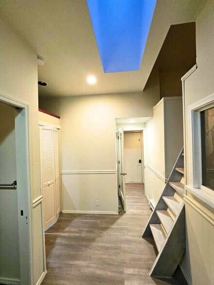 Building Photo - 11225 Goodwin Way NE