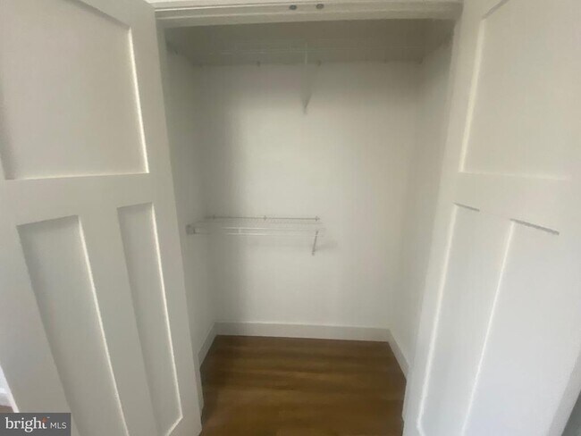 Building Photo - 1087 Mt Tom Rd