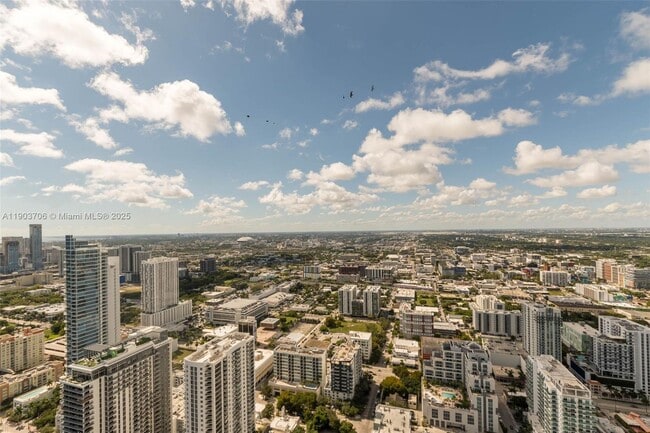 Building Photo - 700 NE 24th St