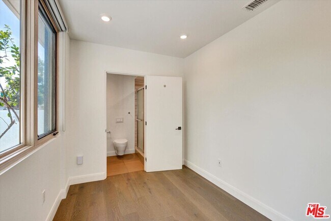 Building Photo - 1249 N Formosa Ave