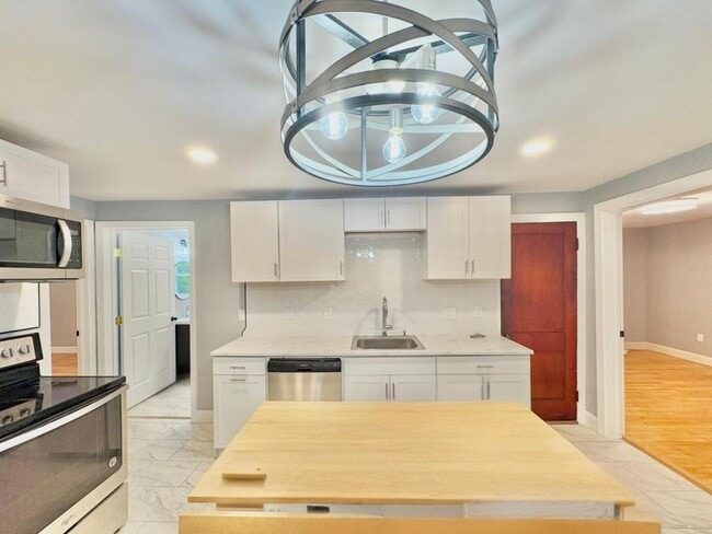 Primary Photo - 11 Boothby St