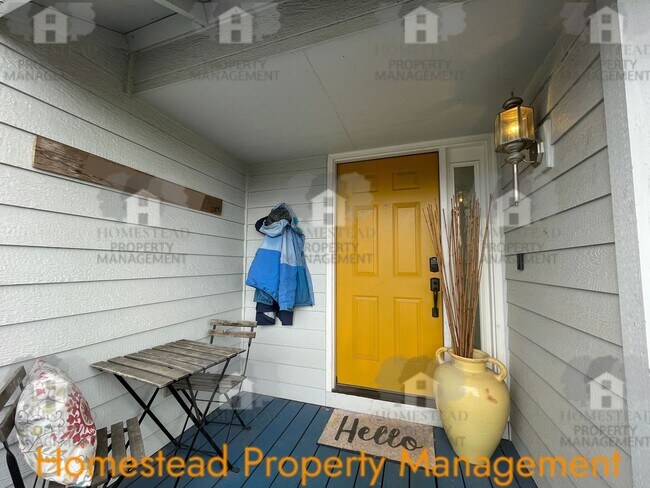 Building Photo - South Salem home with a view!