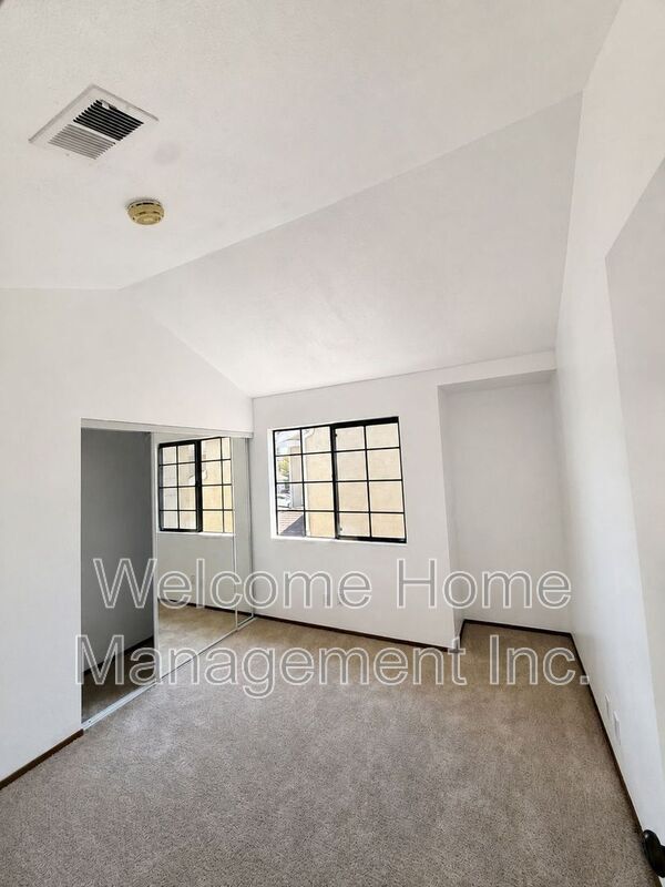 Building Photo - 34769 Comstock Common