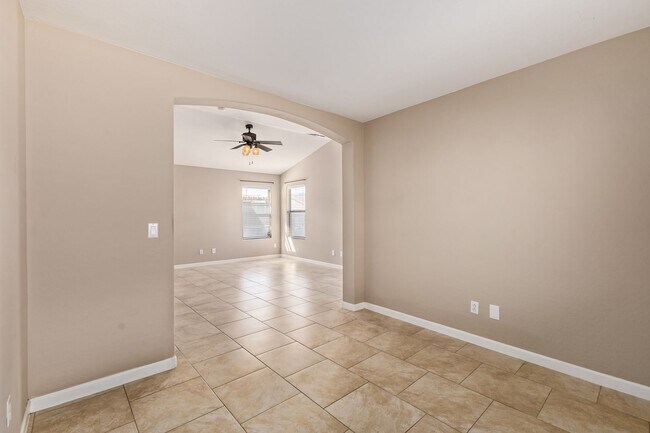 Building Photo - 10778 W Cambridge Ave