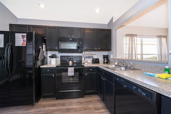 Building Photo - 510 Canary Island Cir