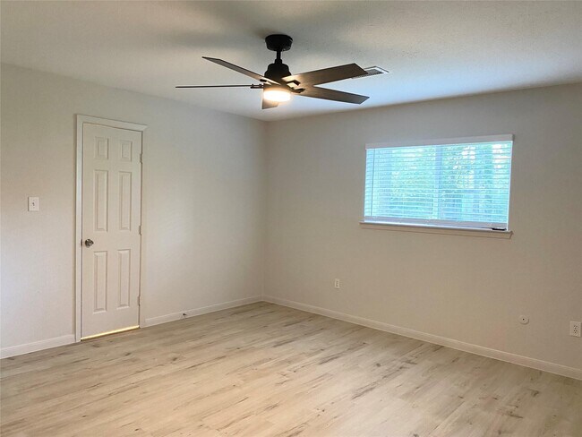 Building Photo - 26411 Maplewood Dr