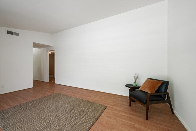 Building Photo - 1706 Palma Plaza