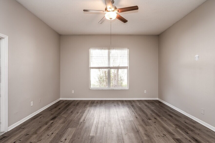 Building Photo - 433 Valley Edge Dr