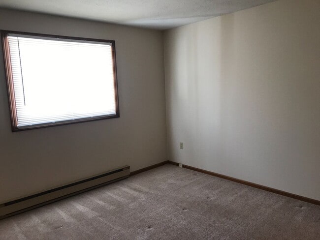 Building Photo - 225- RAVENWOOD