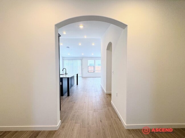 Building Photo - Stunning Newly Built Home in the Southwest!