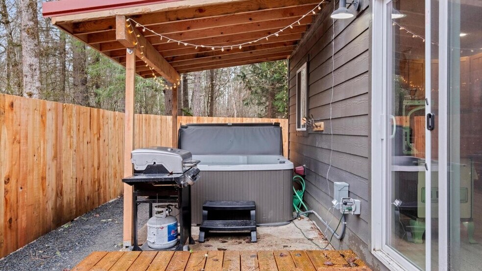 Building Photo - 313 Skate Creek Rd N