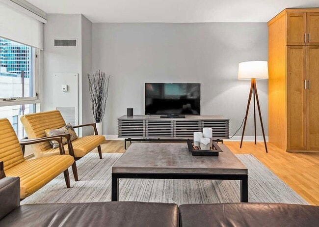 Building Photo - 505 N McClurg Ct