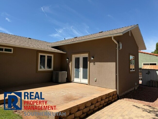 Building Photo - Luxury One-Bedroom Casita