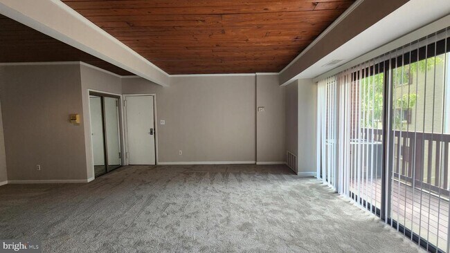Building Photo - 53 Skyhill Rd