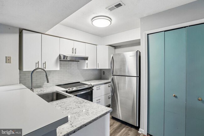 Building Photo - 14122 Lauren Ln
