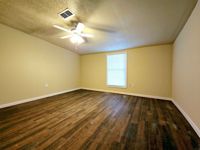 Building Photo - Cozy 3 Bedroom Home in East Lubbock