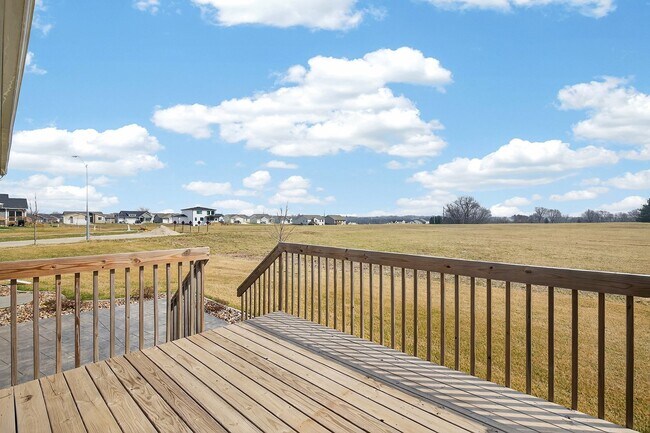 Building Photo - BEAUTIFUL CORNER LOT!! 3 Bedroom, 2 Bathroom Home in Des Moines!