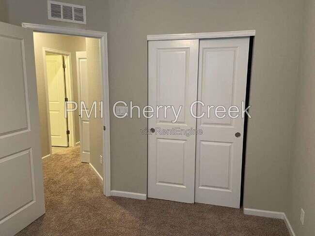 Building Photo - 9008 E Caley Way