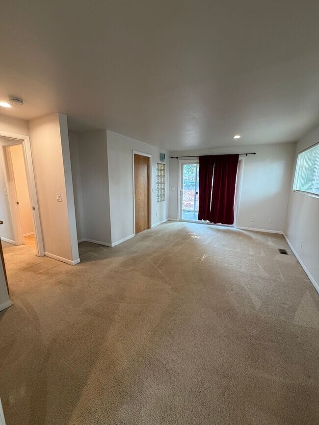 Building Photo - 21119 Bear Creek Rd