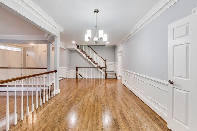 Building Photo - Spectacular 3 Bed + LOFT + 3.5 Bath- Custom Kitchen & Master Retreat w/ Beautiful Updates