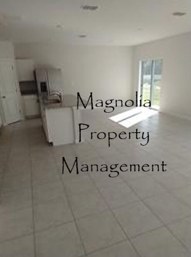 Building Photo - 4 Bedroom 2 Bathroom, Community pool