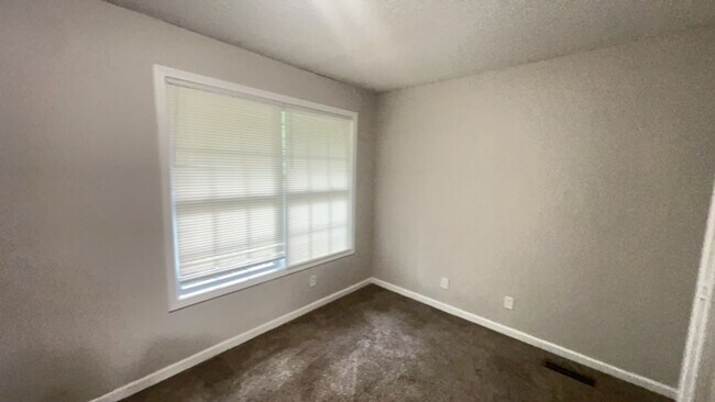Building Photo - 438 White Ingram Pky
