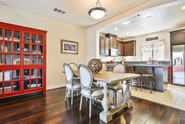 Building Photo - UPDATED LARGE 1600 sq/ft 3BR/3.5BA Central Mtn View Townhome AVAILABLE NOW