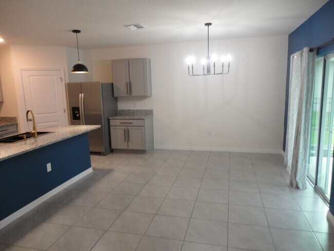 Building Photo - 216 Hickory Crse Trl