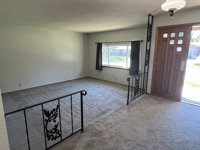 Building Photo - 2335 Shannon Ln