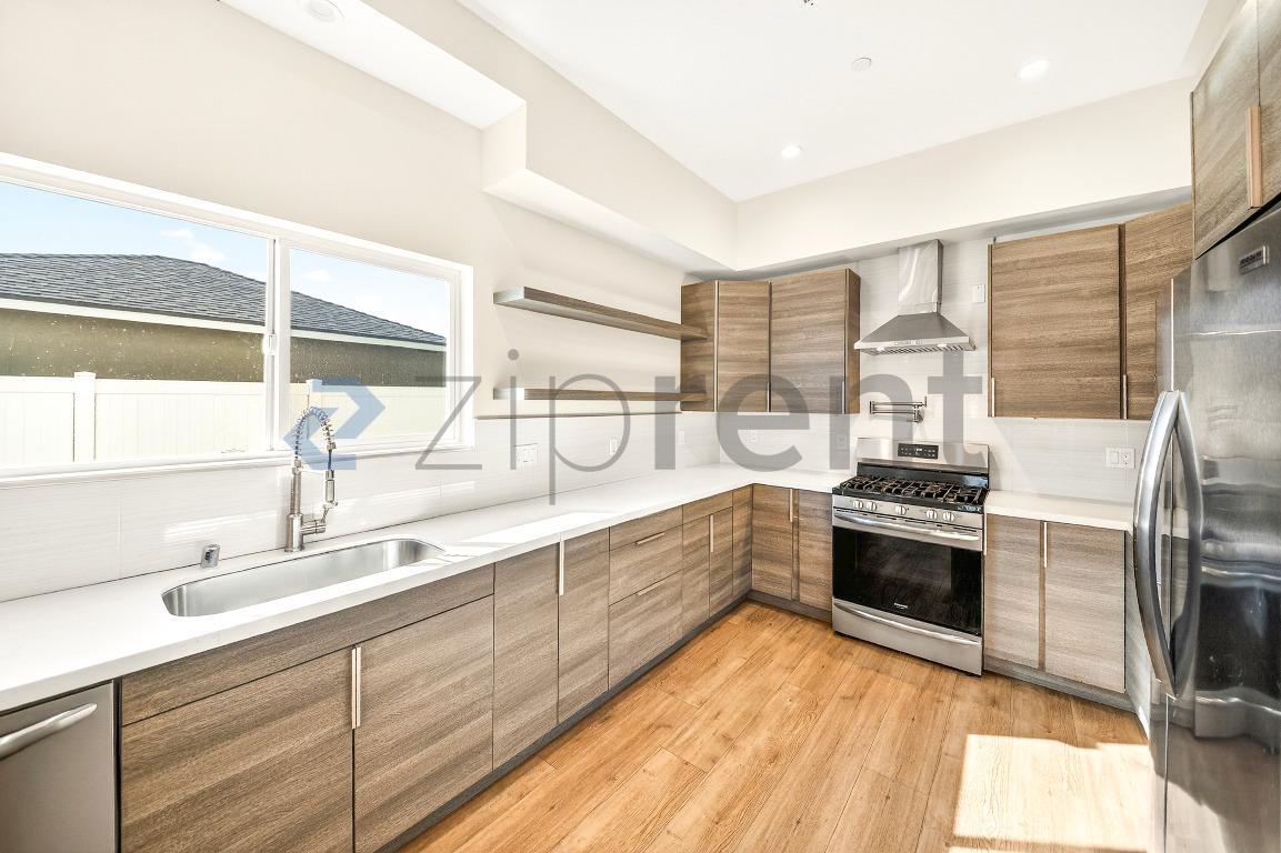 Building Photo - 5641 Riverton Ave