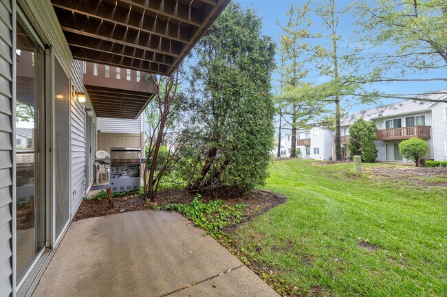 Building Photo - 690 Thorntree Ct