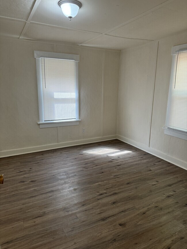 Building Photo - 1723 McArthur Ave