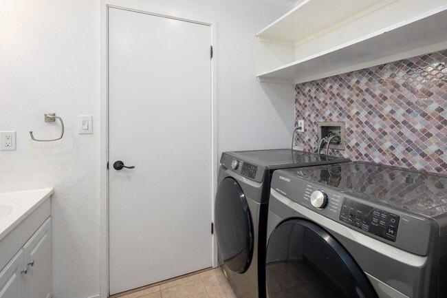 Building Photo - Hokuloa - 2 bedroom, 2 bathroom, 2 vehicle...