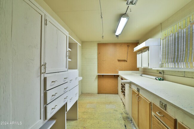 Building Photo - 9860 N 105th Ave