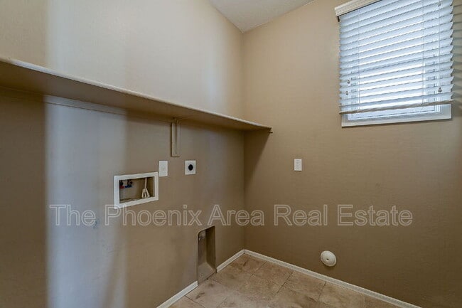 Building Photo - 885 S Osborn Ln