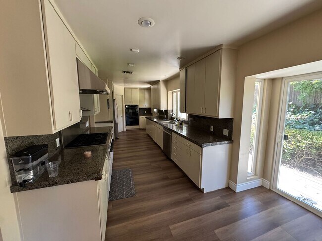 Building Photo - Coming Soon! Cozy home in South Pasadena.