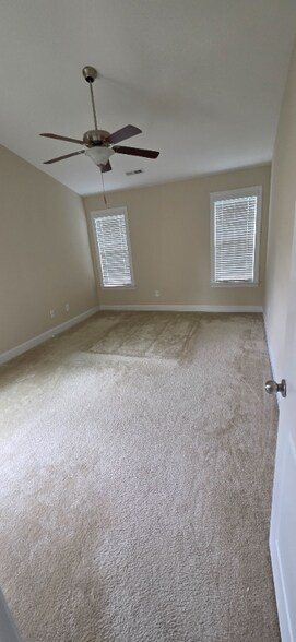 Building Photo - 823 Silver Leaf Dr