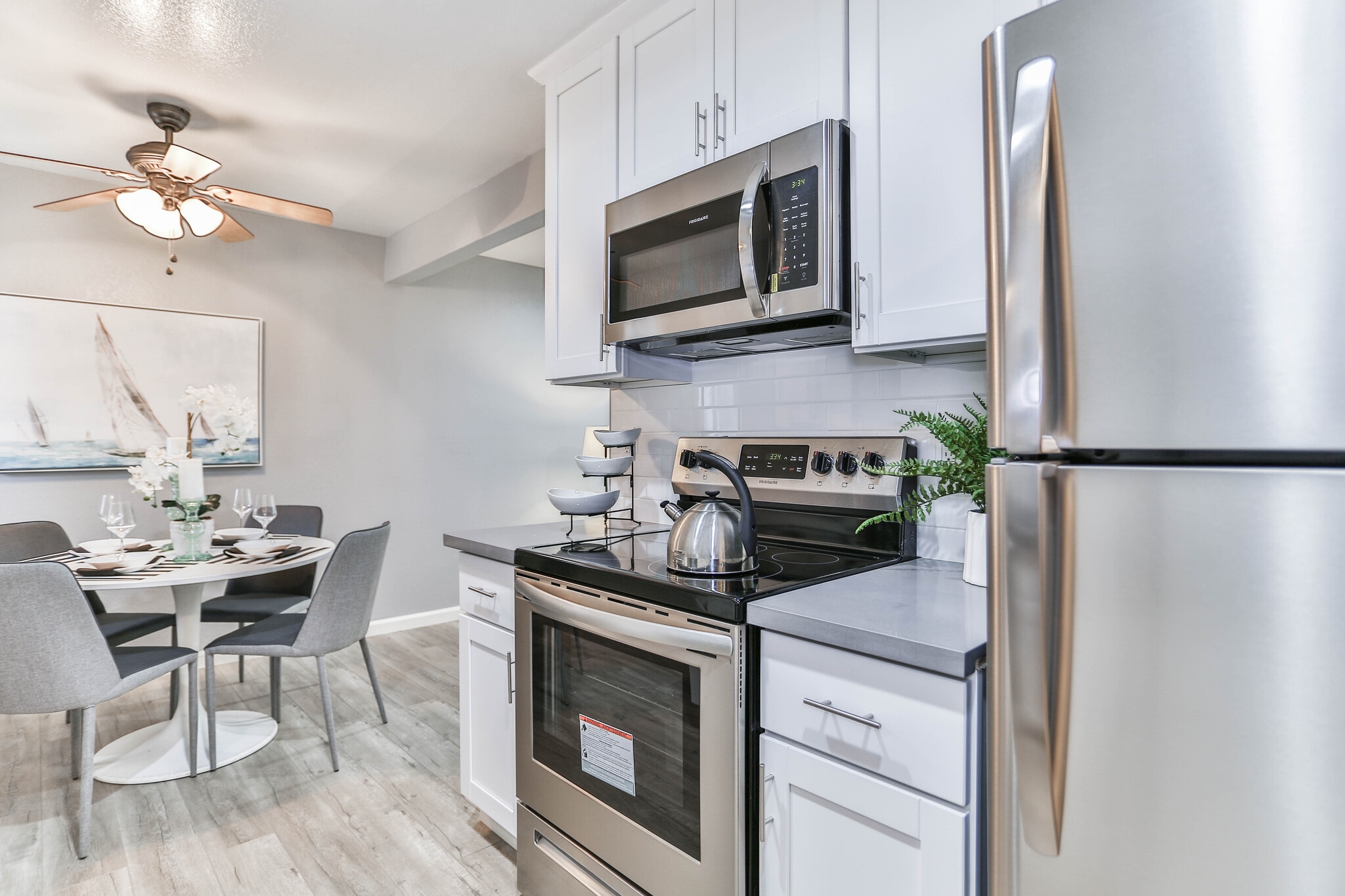 Kitchen Micro Stove and Refg - 47112 Warm Springs Blvd