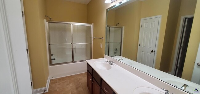 Building Photo - 213 Merlot Dr