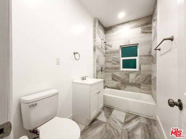 Building Photo - 908 Normandie Ave