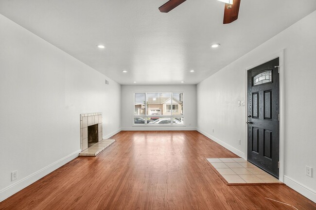 Building Photo - 3/1 Available Now Daly City