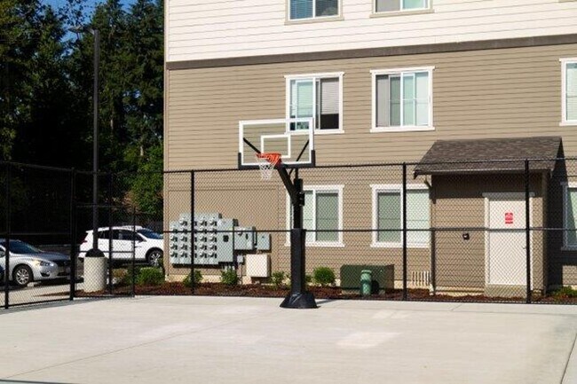 Building Photo - 1 bedroom Townhome with attached garage