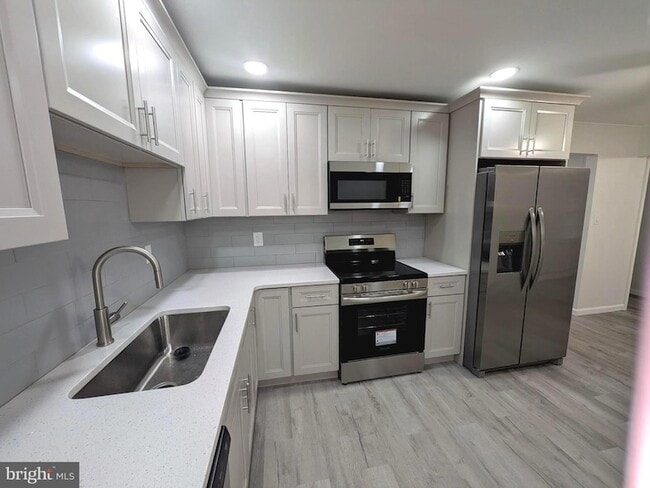 Building Photo - 71 Handy Rd